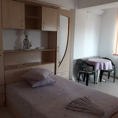 Apartament 3 *